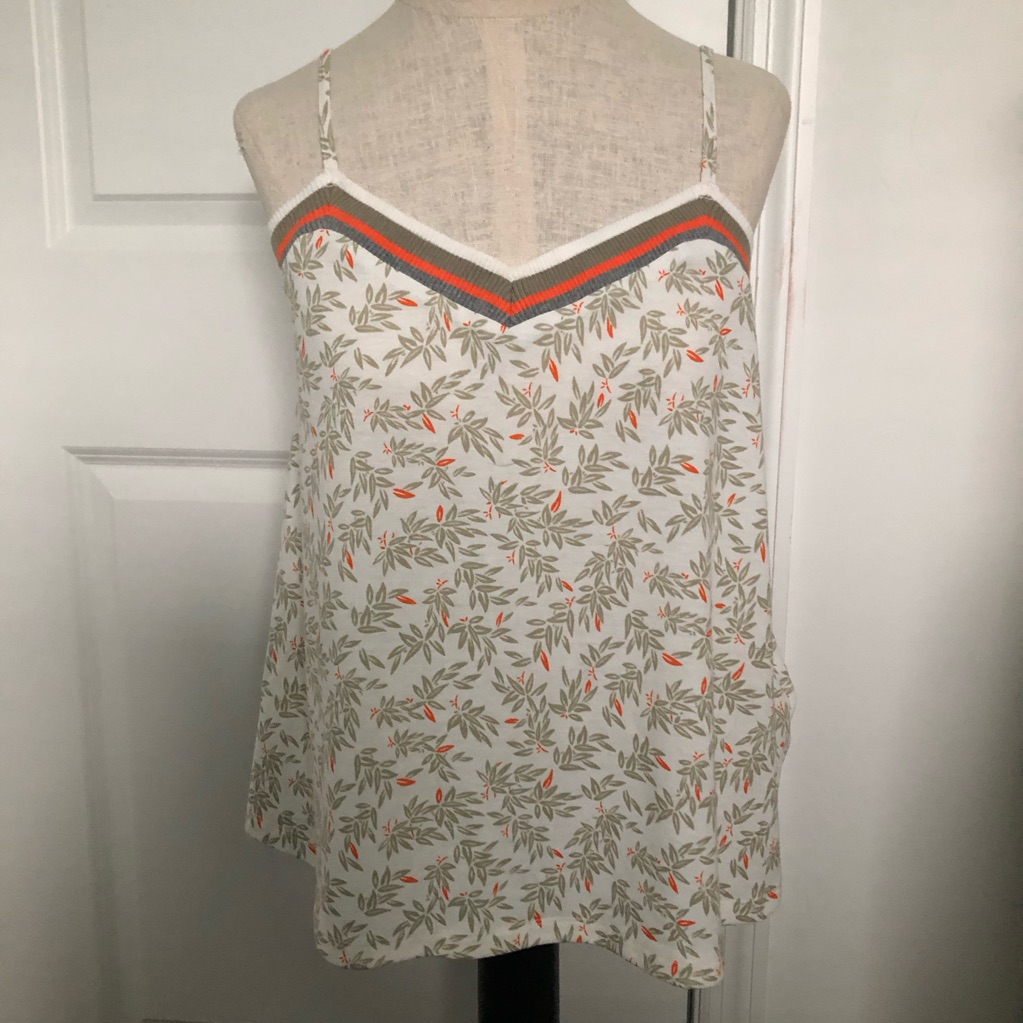 Hem & Thread Floral Leaf Print Spaghetti Strap Cami In White And Olive